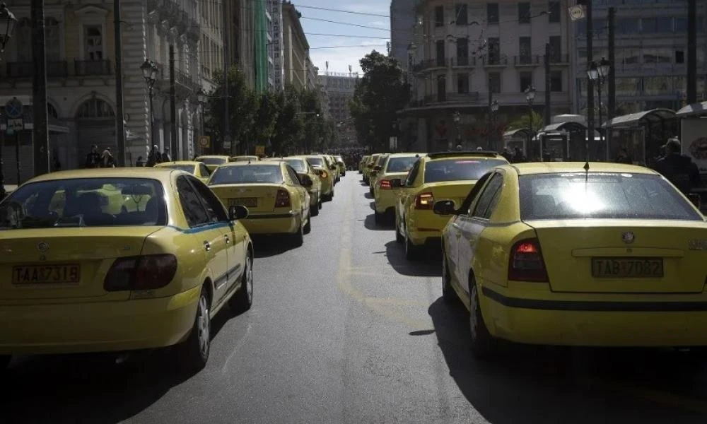 Μετωπική σύγκρουση ΣΑΤΑ - κυβέρνησης: “Ξεχάστε τα ηλεκτρικά Ταξί από το 2025”
